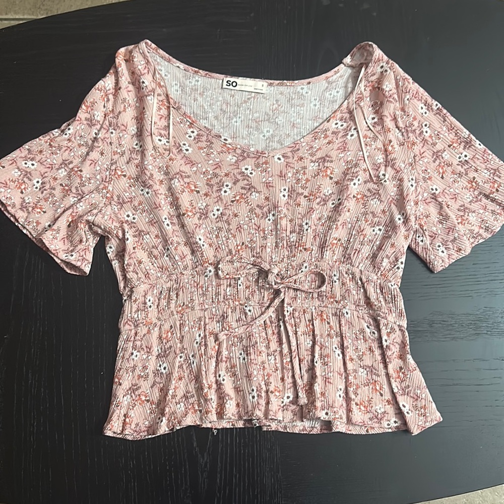 A pink juniors top in size small.